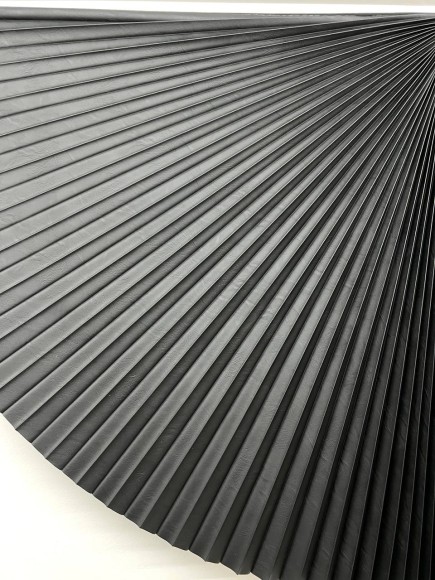 Гофре классика Экокожа черная морщинистая 100