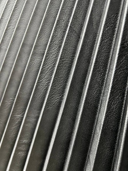 Гофре классика Экокожа черная морщинистая 100