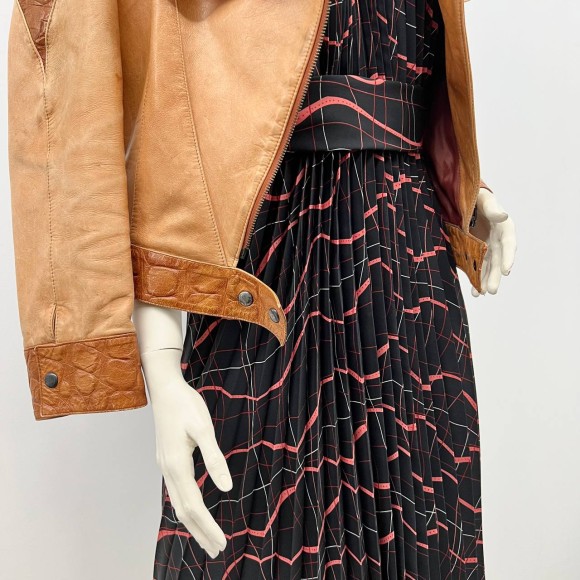 Гофре классика Поливискоза черно-коралловый