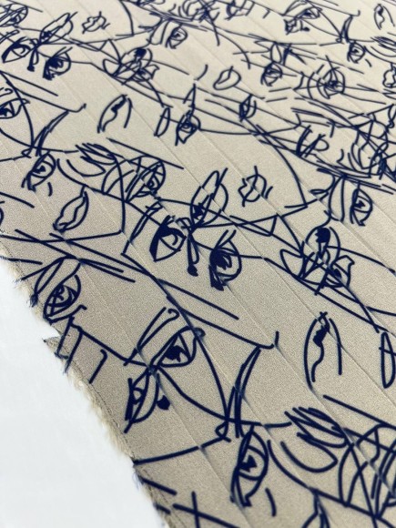 Плиссе 2см принт лица Креп-шифон песочный