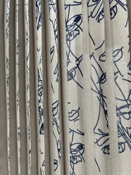 Плиссе 2см принт лица Креп-шифон песочный