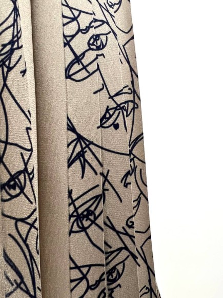 Плиссе 2см принт лица Креп-шифон песочный